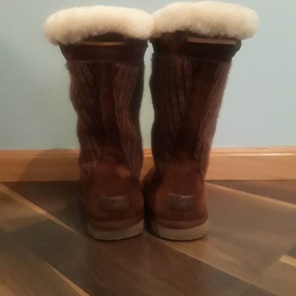 (SOLD) Ugg boots - Picture 4 of 8